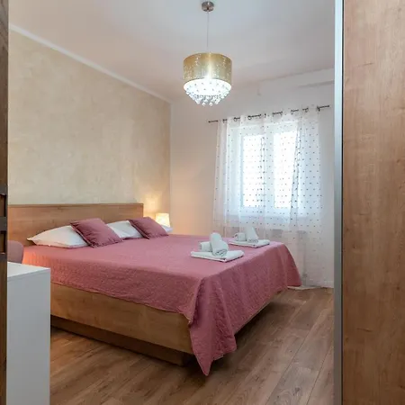 Magdalena 아파트 트로기르